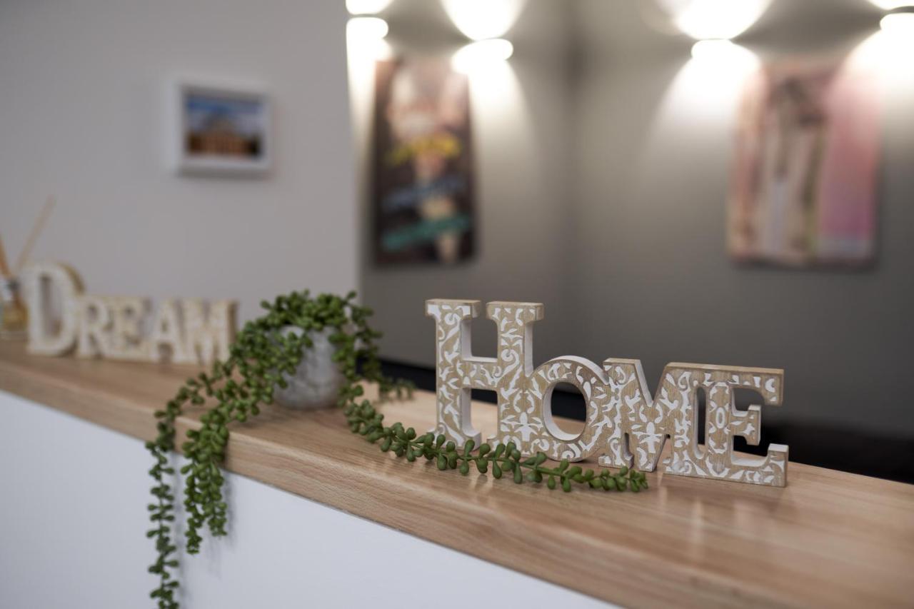 Modern Apartment In The Heart Of ブカレスト エクステリア 写真