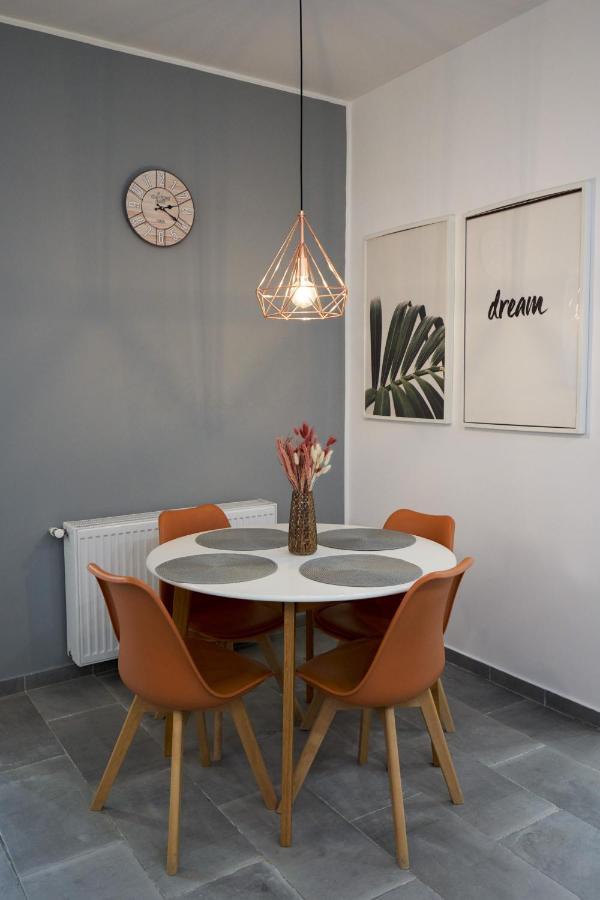 Modern Apartment In The Heart Of ブカレスト エクステリア 写真