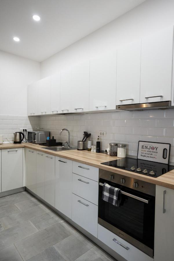 Modern Apartment In The Heart Of ブカレスト エクステリア 写真