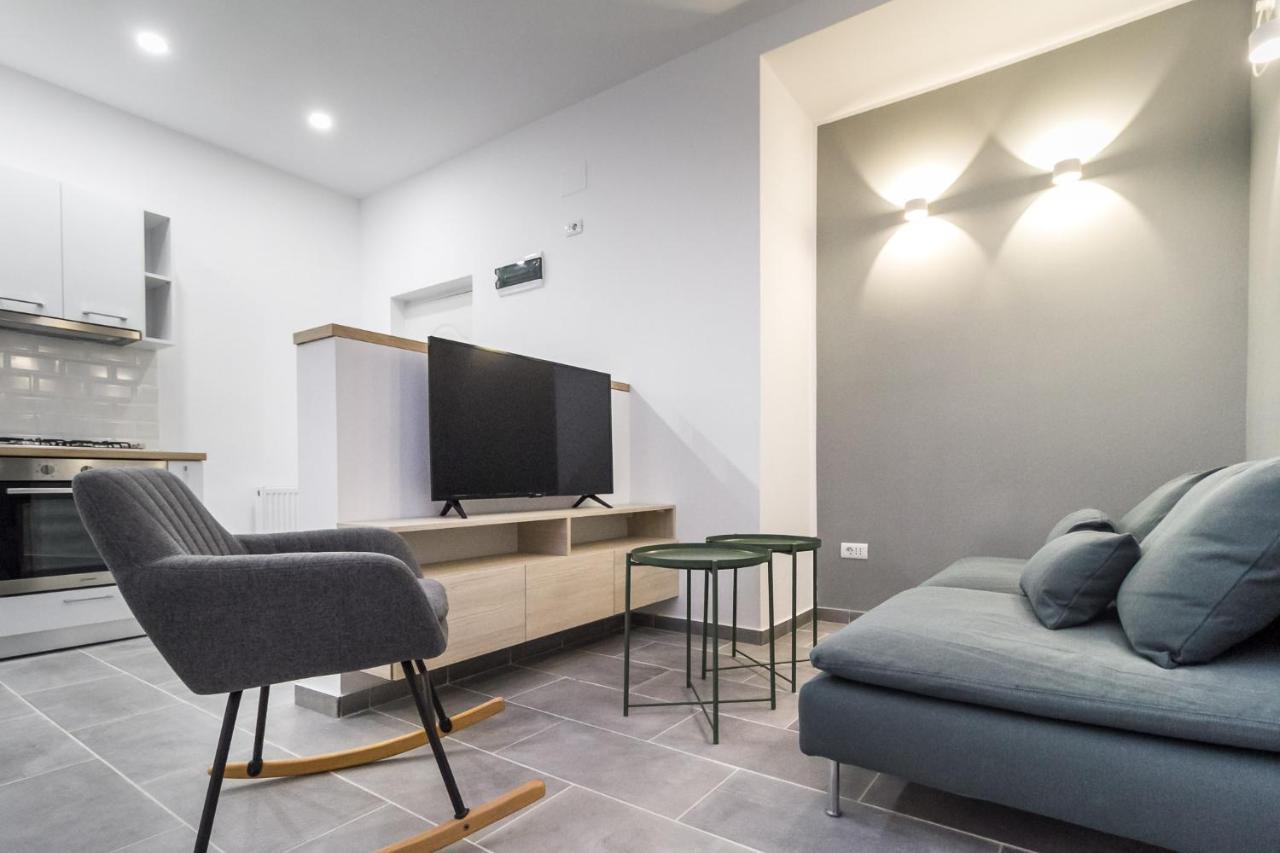 Modern Apartment In The Heart Of ブカレスト エクステリア 写真